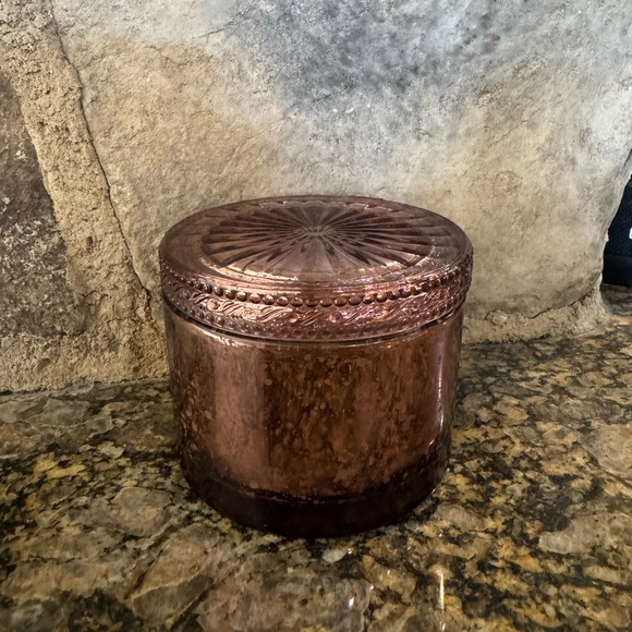 Voluspa Sparkling Rose Candle 11 Oz- Pink price firm! - Picture 1 of 5